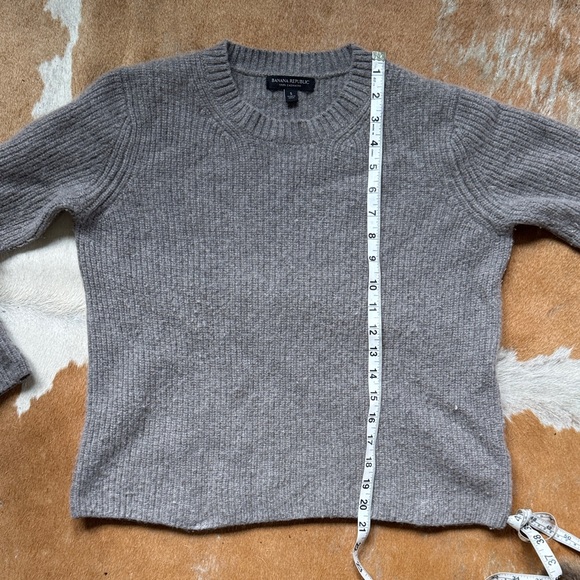 Banana Republic Cashmere Sweater - Picture 6 of 7